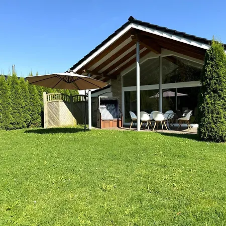 Wellnesshaus Blumenwiese Auf Dem Ostsee Mit Sauna-whirlwanne Schwienkuhl