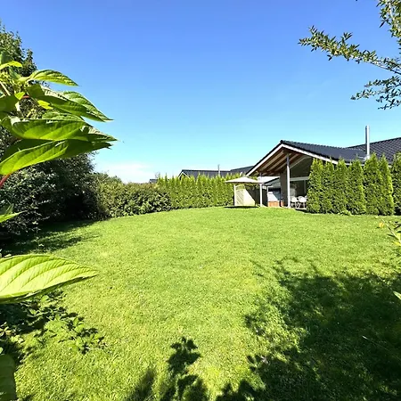 Holiday home Wellnesshaus Blumenwiese Auf Dem Ostsee Mit Sauna-whirlwanne Schwienkuhl